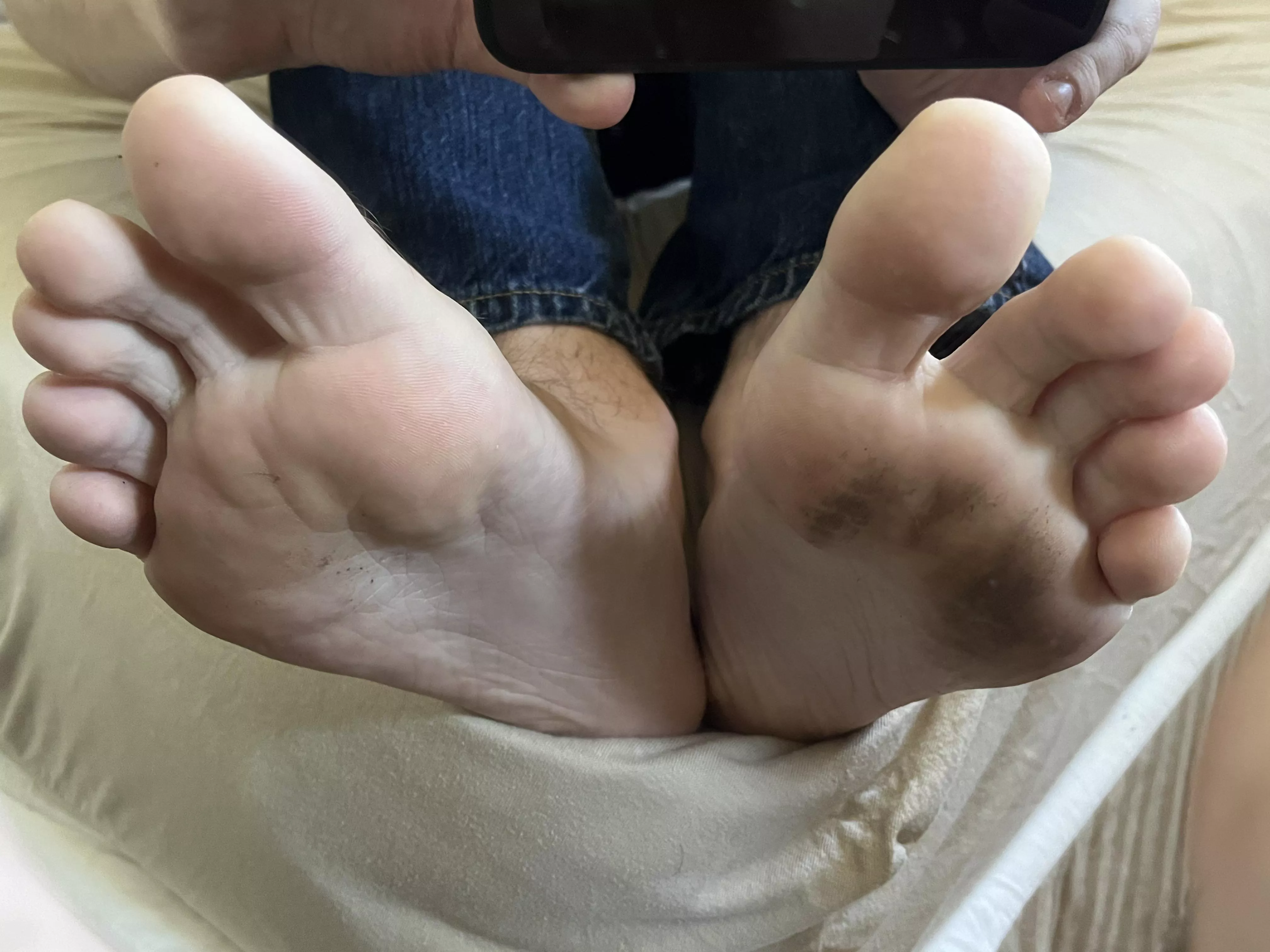 New camera! Showing off my sweaty workout feet after going barefoot at the gym… don’t be scared, get your face up close ;)