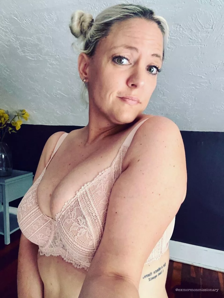 New Lacey girly pink bra! Cuddle session anyone? 🌈 🌞 ♥️