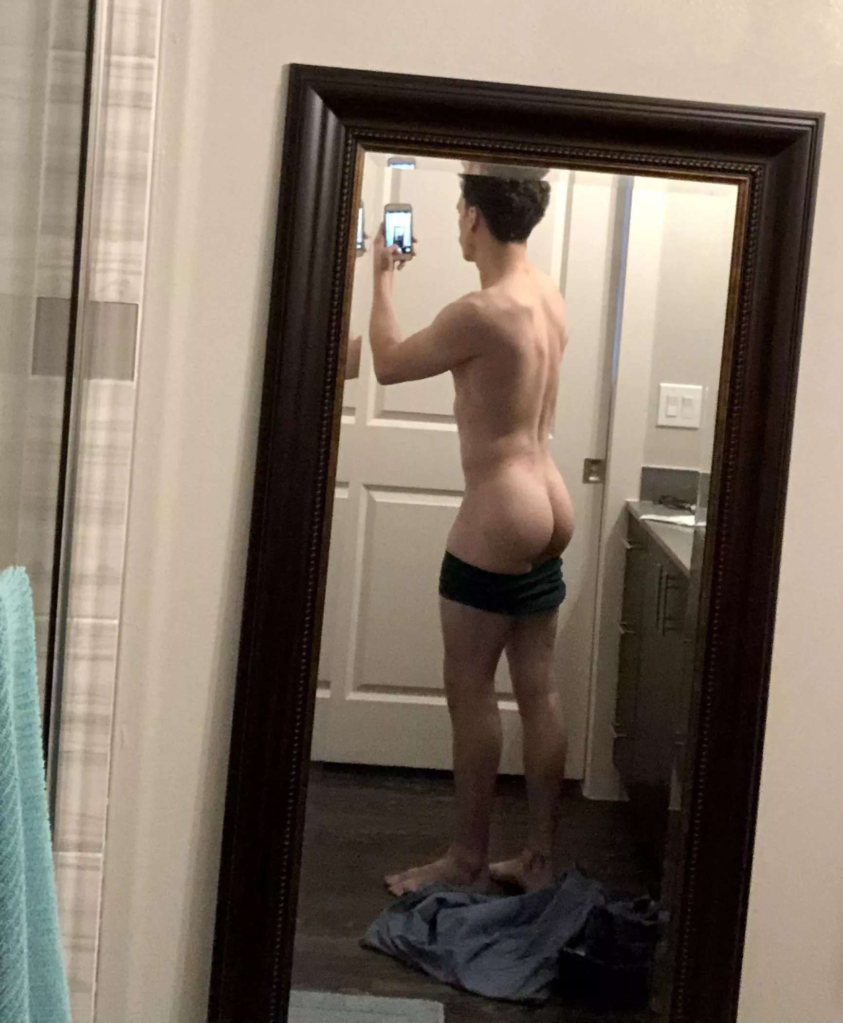 New mirror, same ass