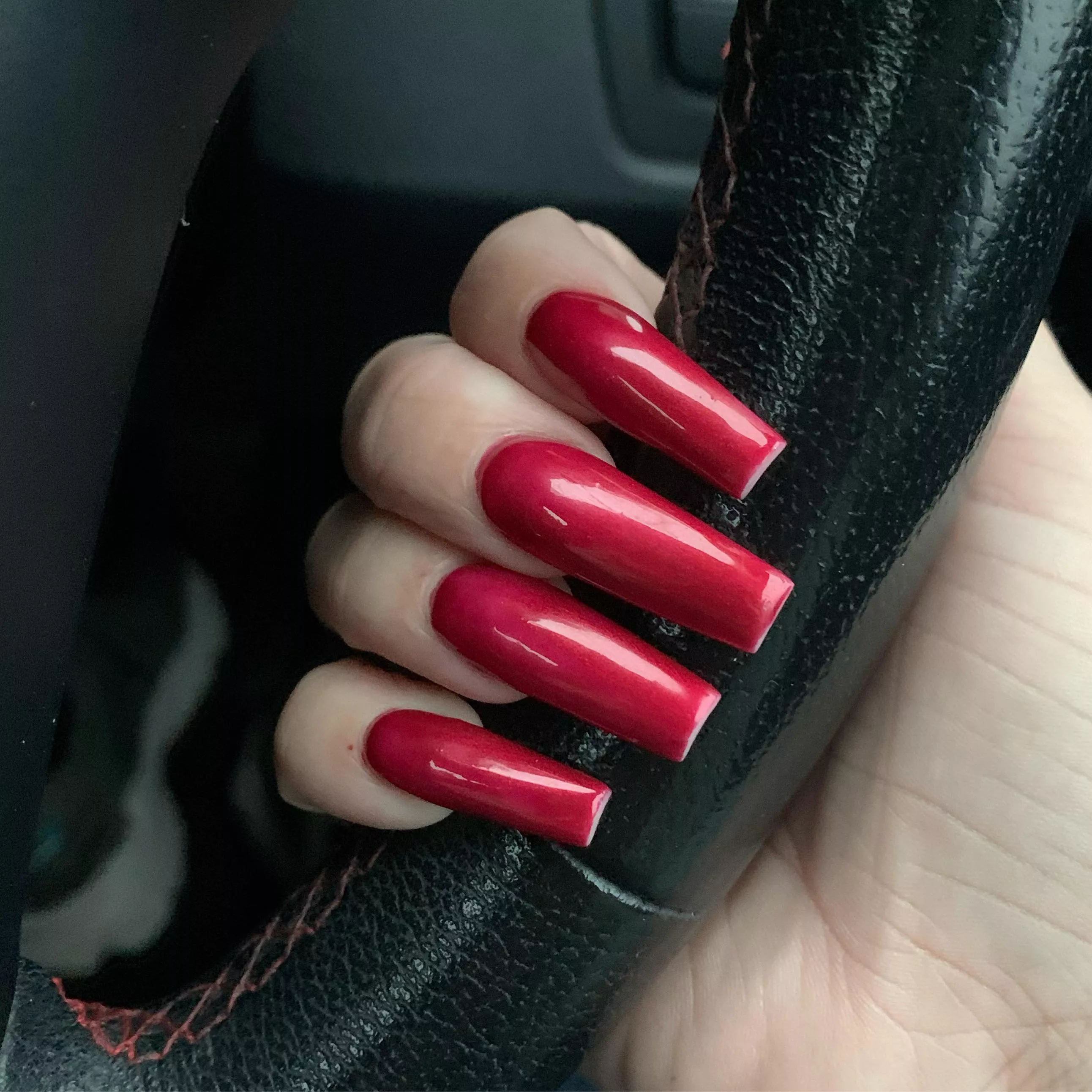 New nails! ♥️ What do you think? Shall I scratch, tease or squeeze?