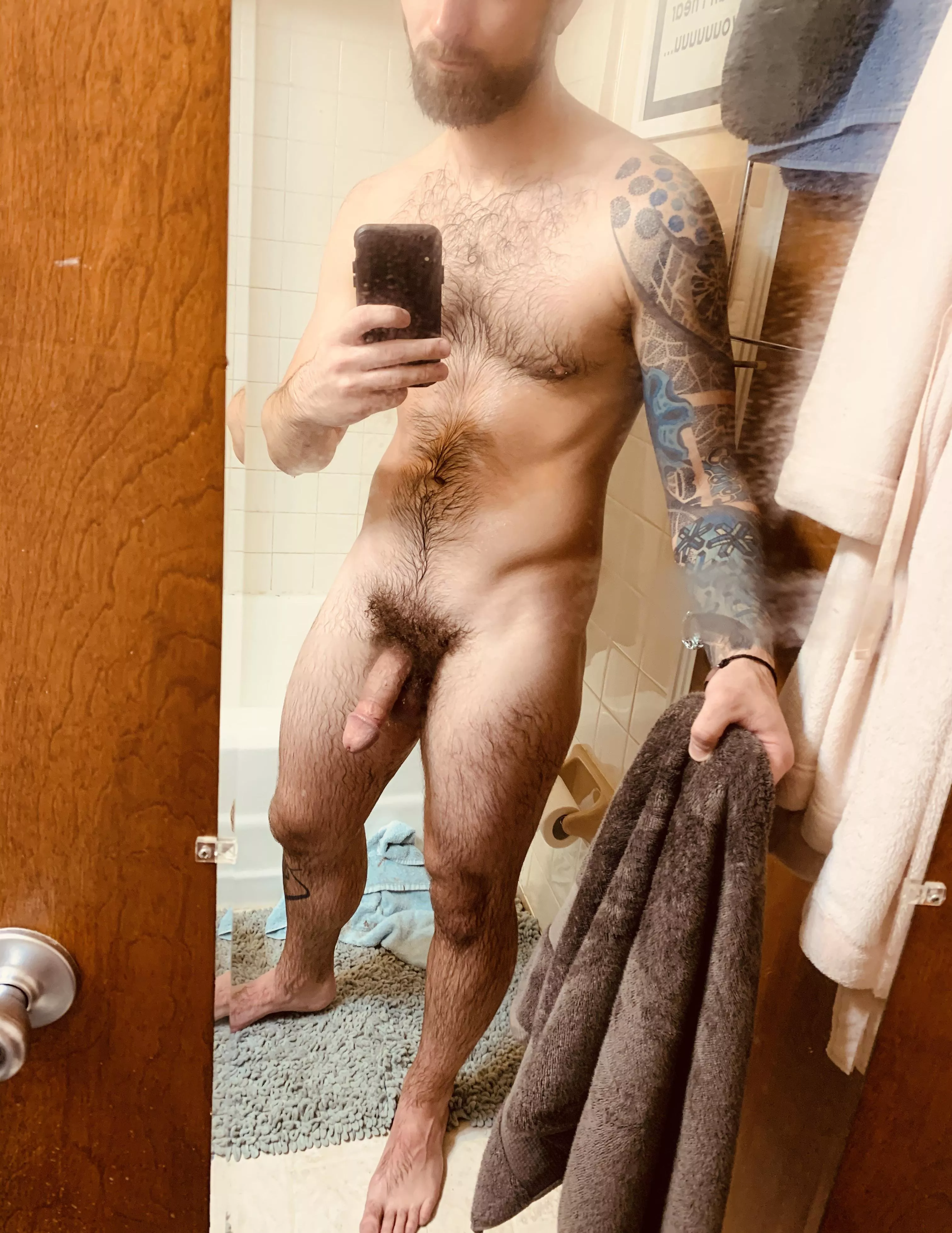 Nice and wet after a shower. Any fellow raiders want to dry me off?