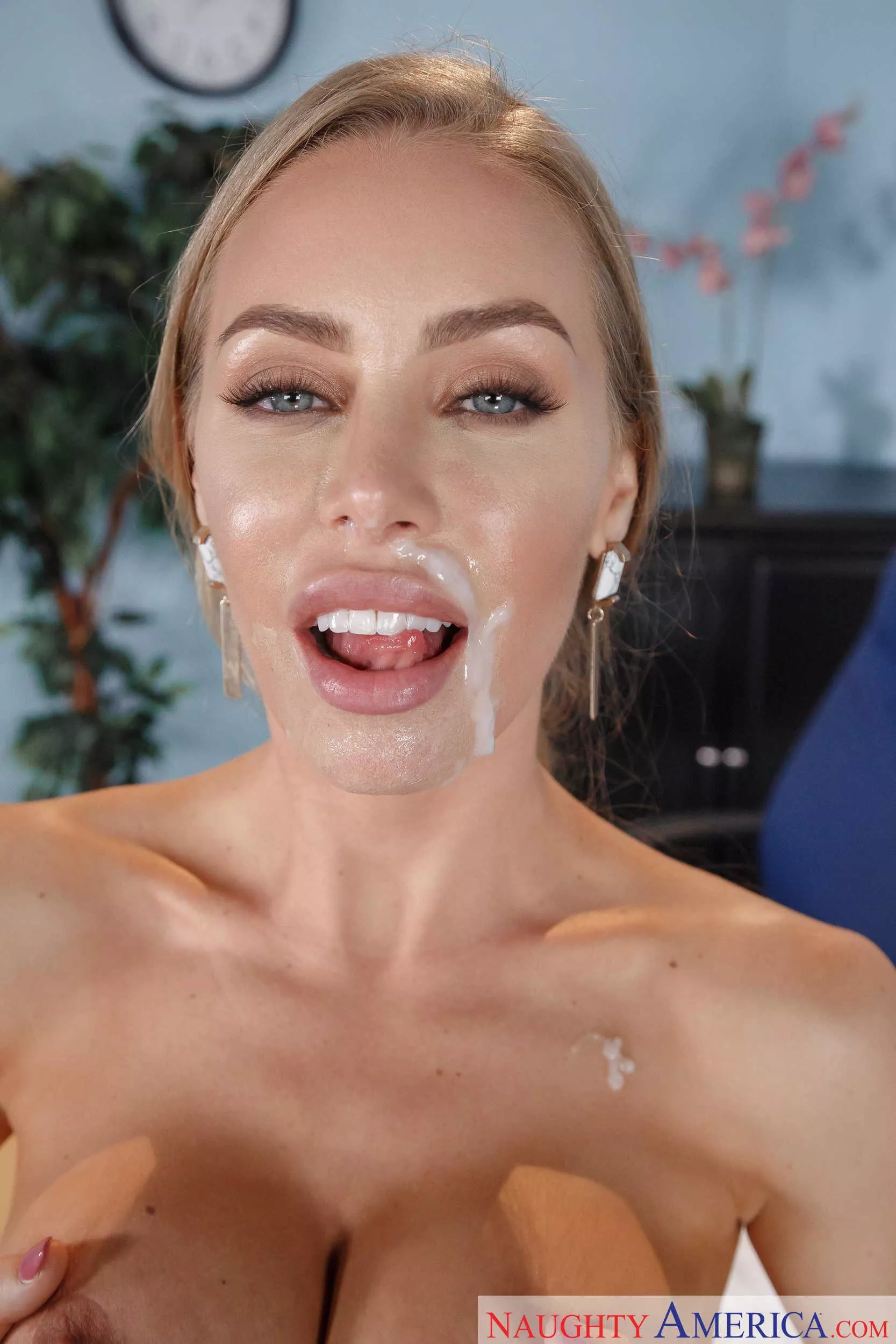 Nicole taking a perfect facial