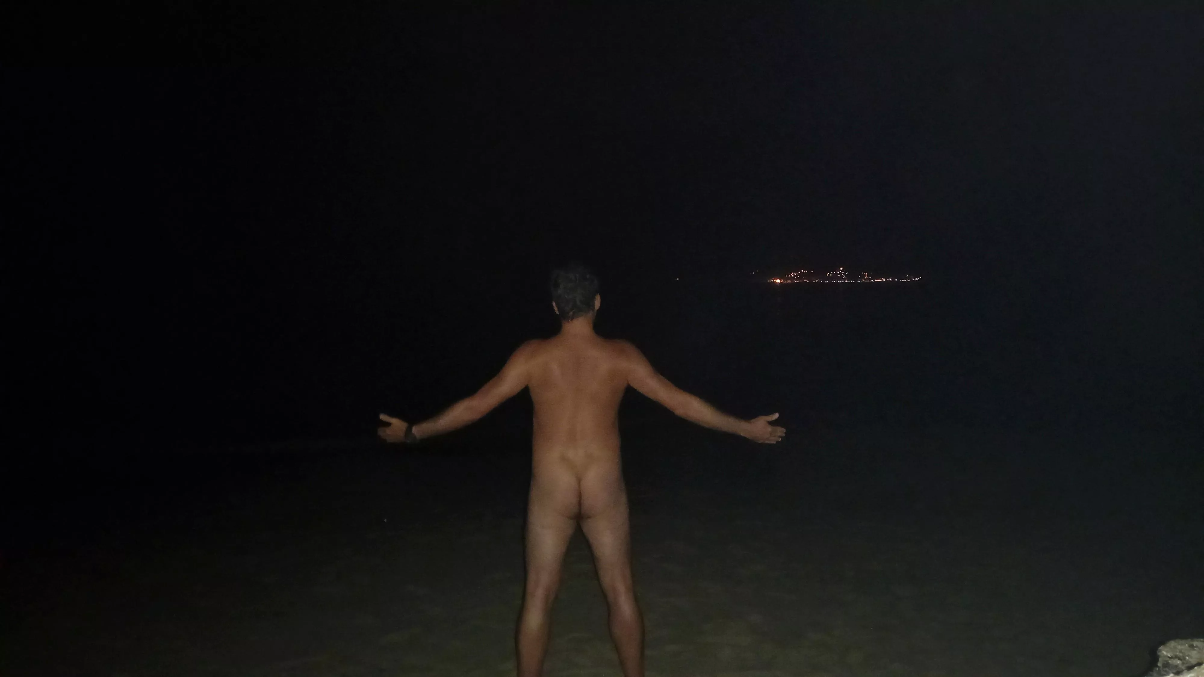 Nighty bath at the beach