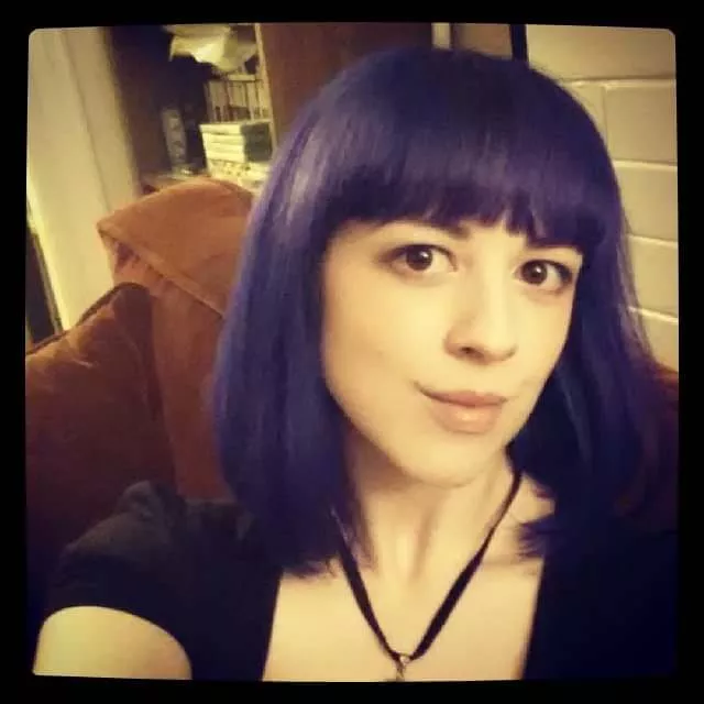 No makeup, blue hair with bangs