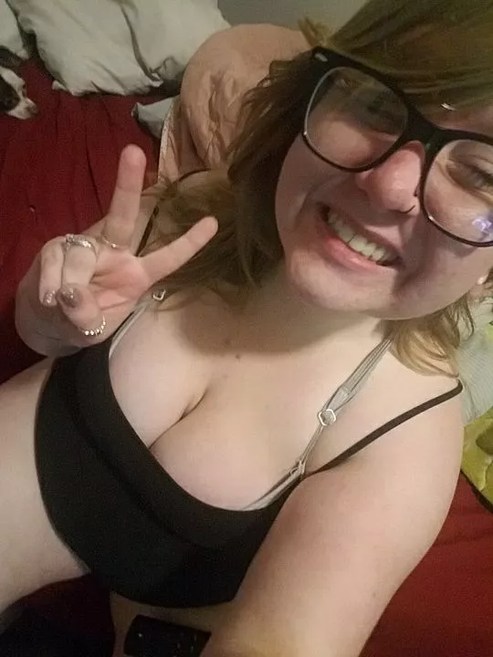 no makeup but still smiling :3