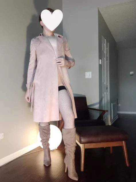 Not much besides [m]y coat (fem)