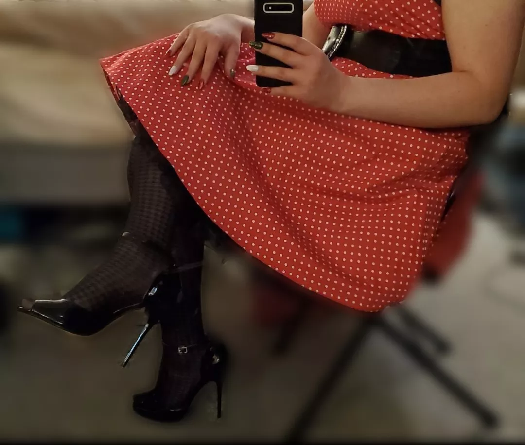 Not too bad looking for a guy, right? Christmas nails and high heels is my happy place!