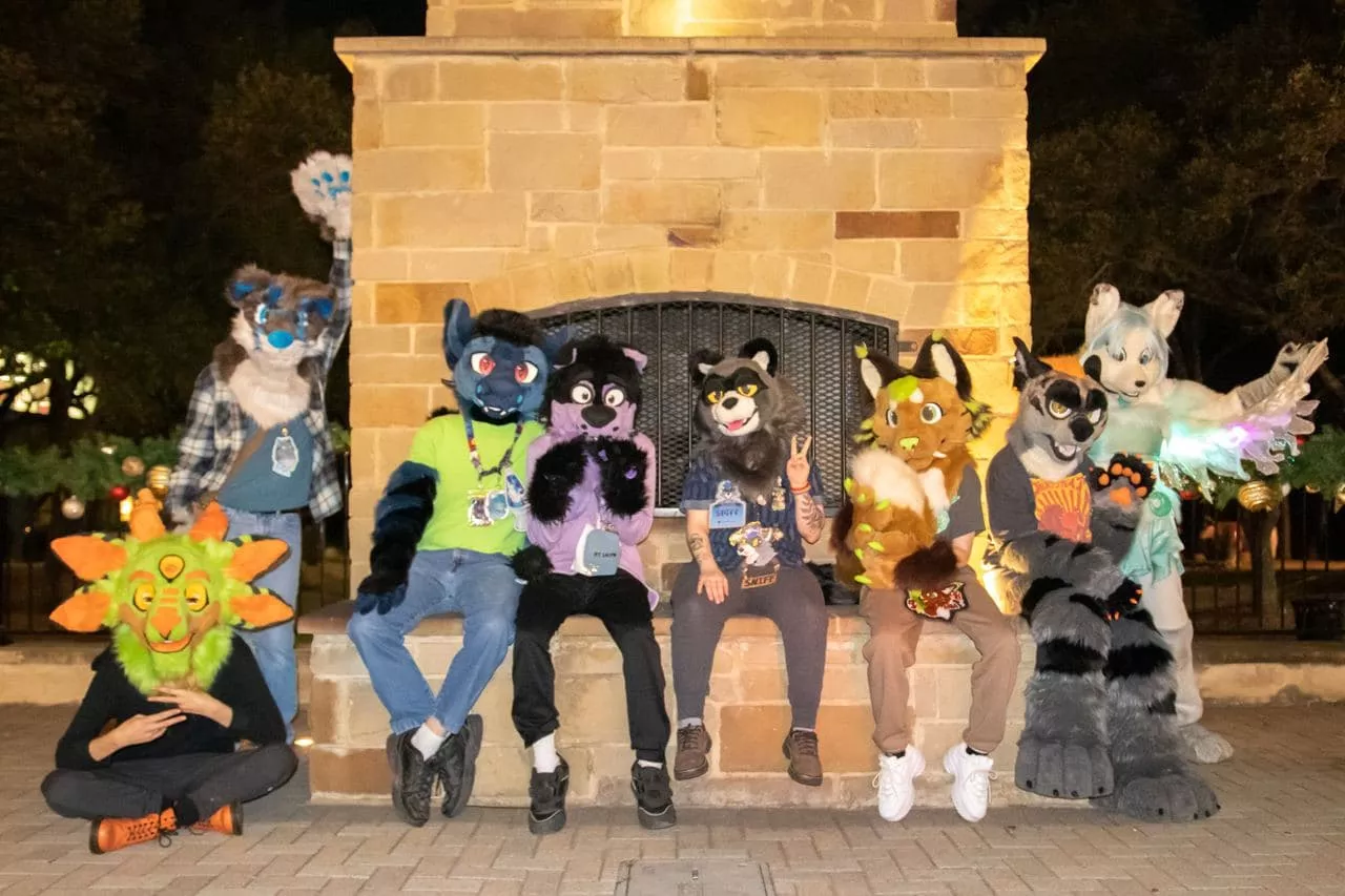 November GrackleCon Meet by @Vulpine_Media on Twitter!