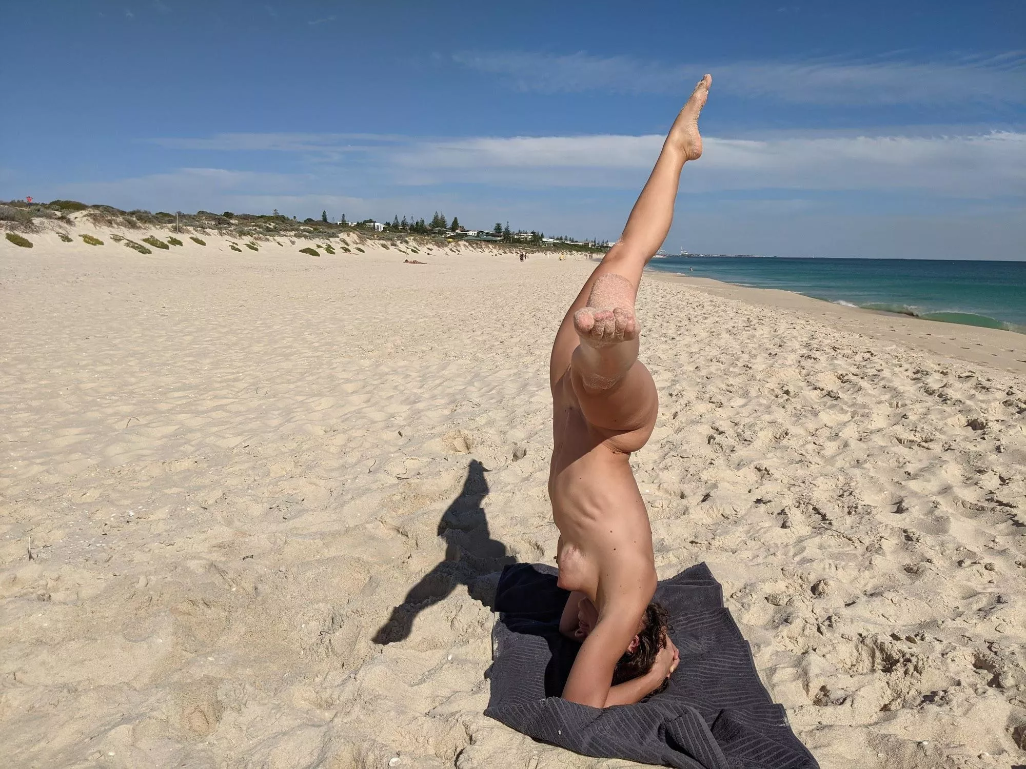 Nude elbowstand with splits!