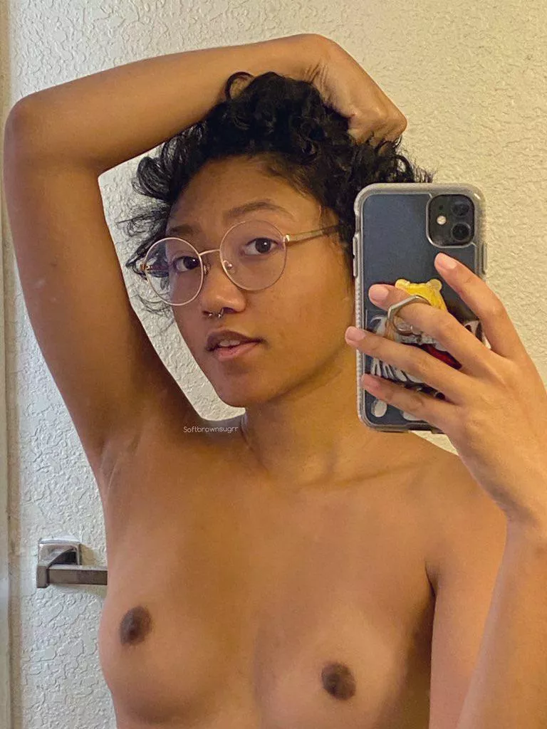 Nude selfies > clothed selfies