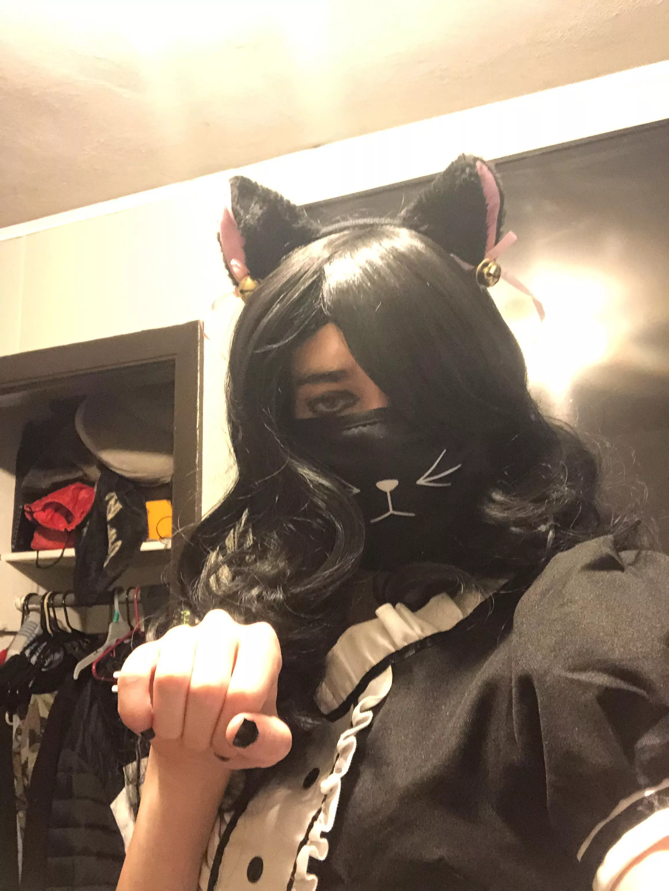 Nya nya =^.^= Neko femboi maid here :3 who wanna give me headpats :3