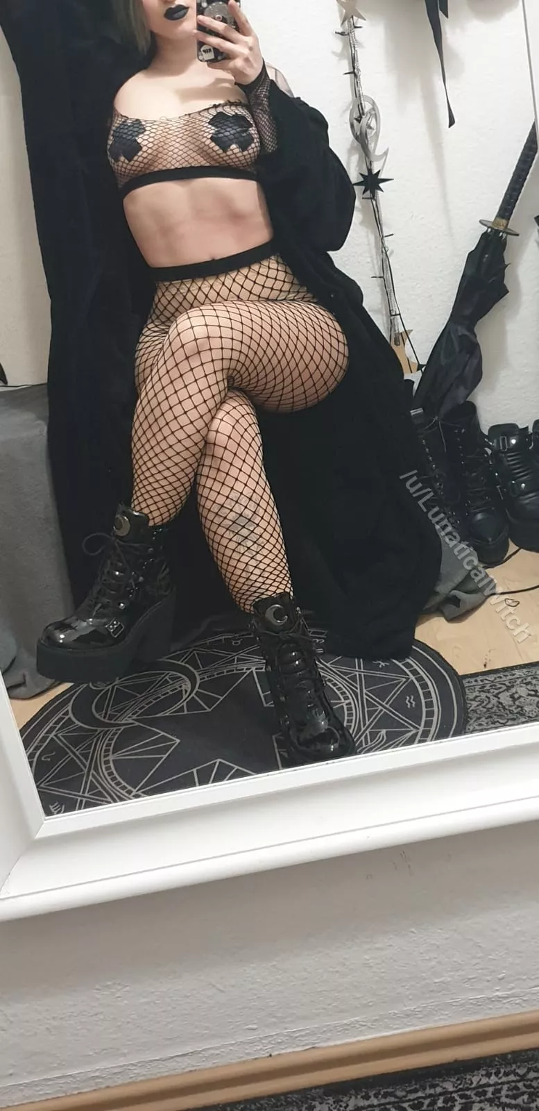 [OC] Look what fishnet caught today. - A hot goth girl ready to stomp on your heart.🖤