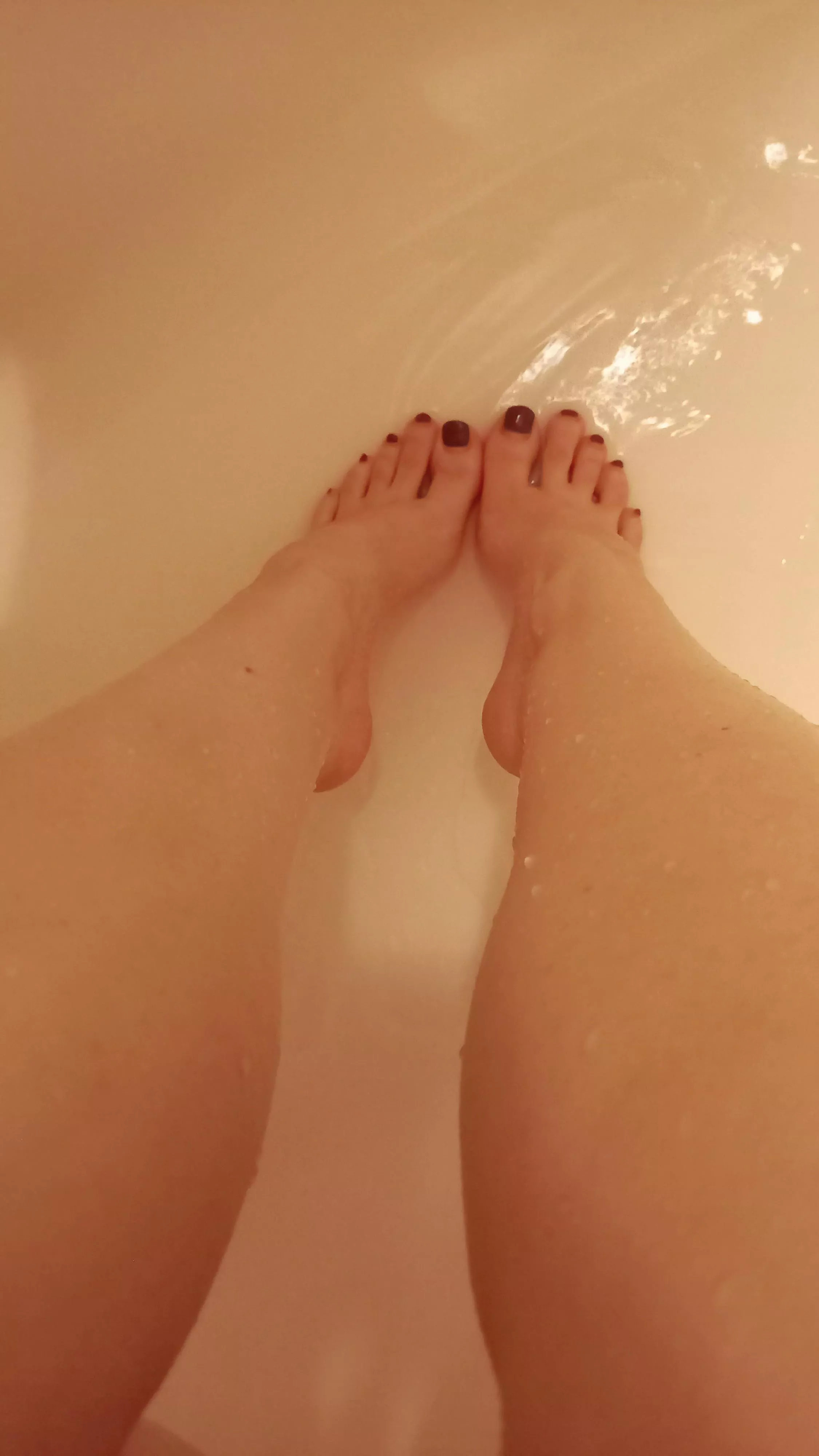 Oh to be a water droplet on my foot. Losers like you can only dream! [Domme]