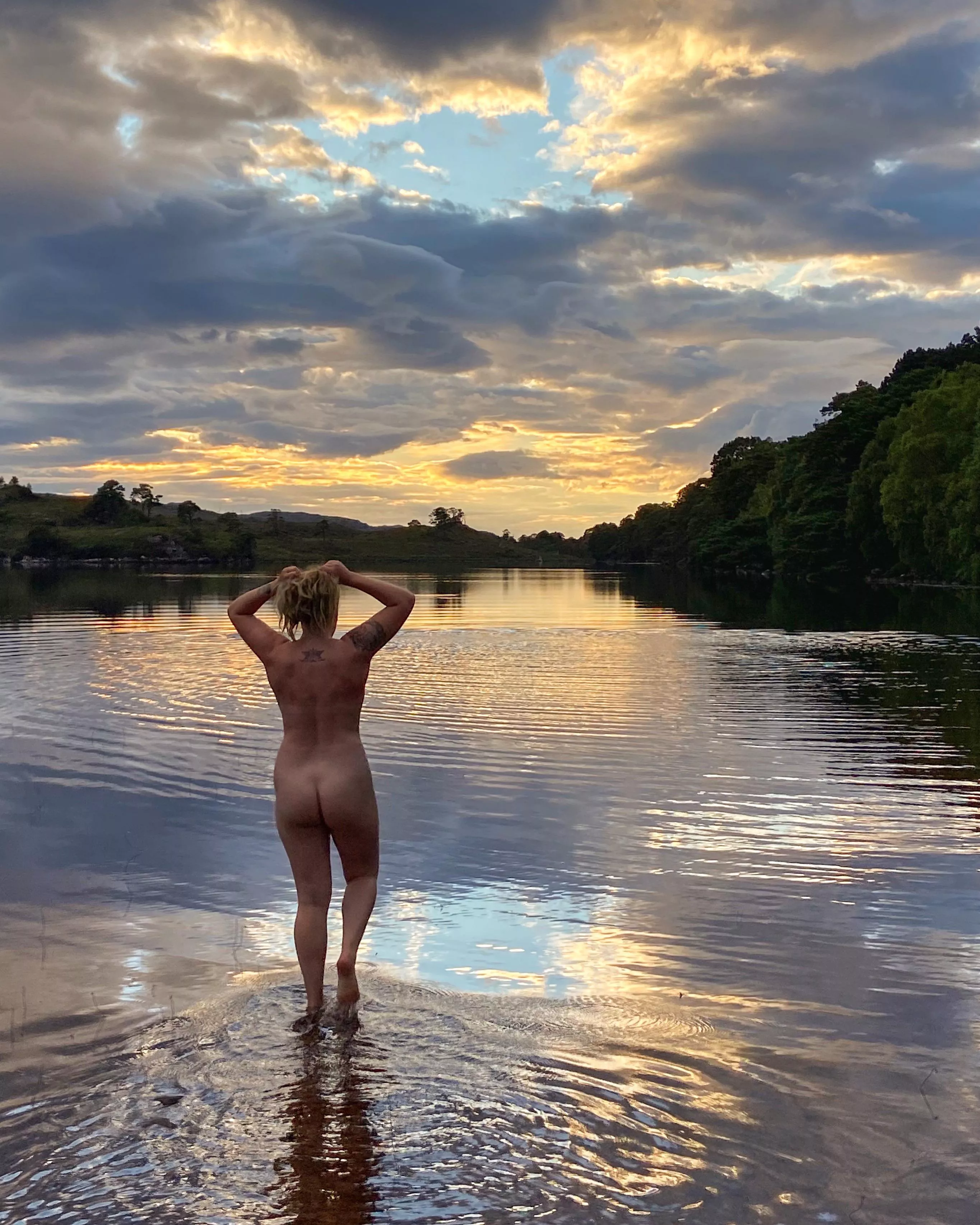 On my way home I saw the sky reflecting beautifully on a loch and just couldnâ€™t help but dive in ðŸŒ…