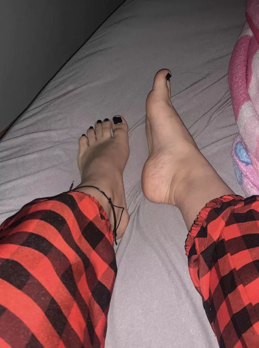 one last pic to end the day, hope they please u 😋🙈 dms/pms are welcome