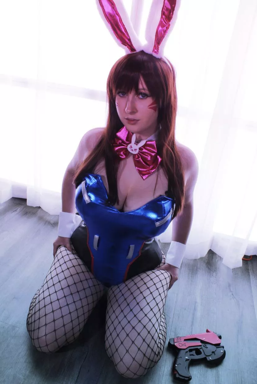 Opinions on thick thighs? (Bunny Suit DVA by SkylineStars)