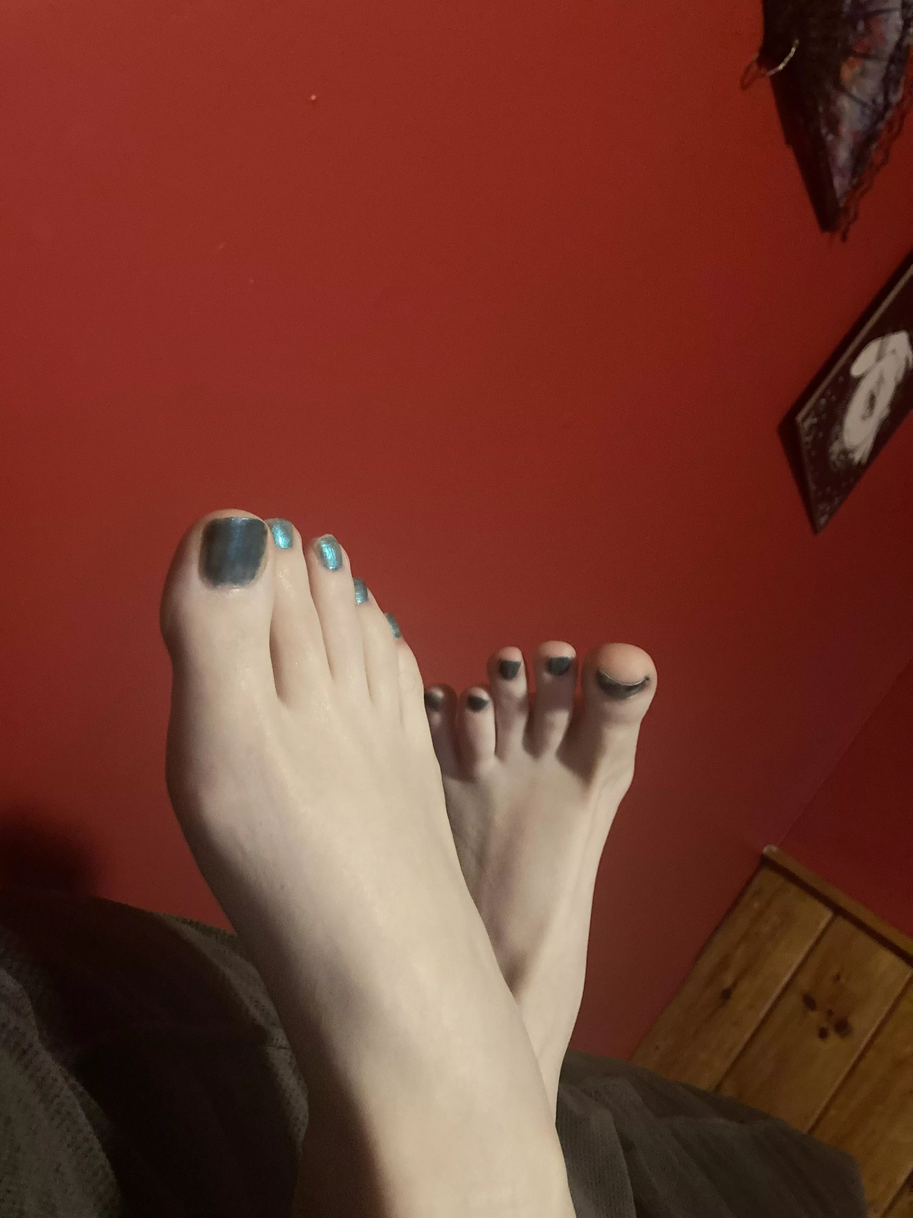 Painted my toenails tonight âœ¨