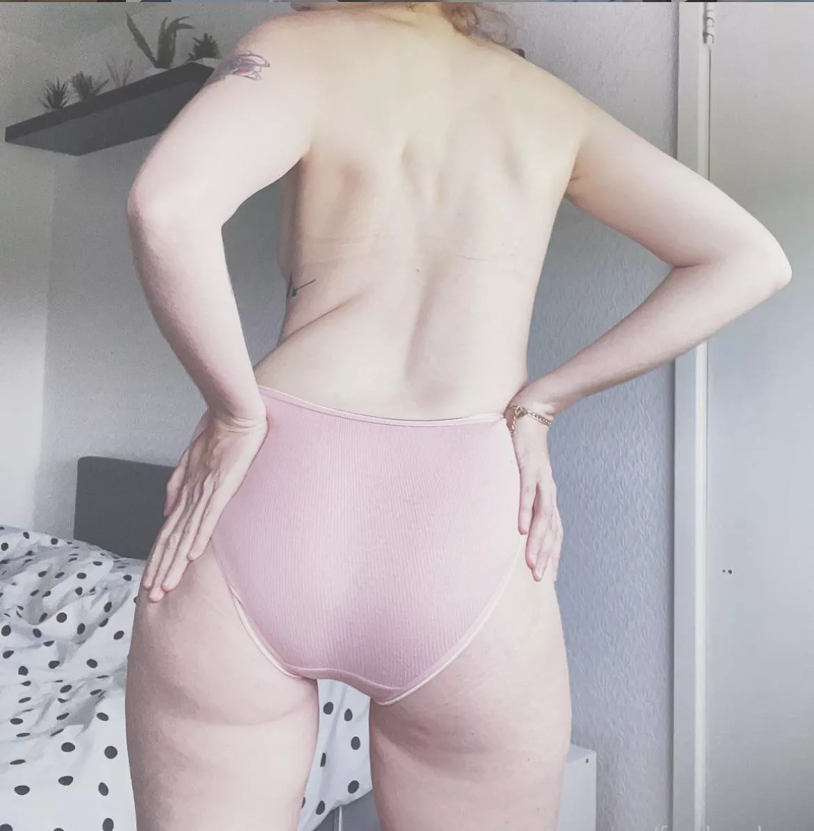 Pale, pink & juicy🍑