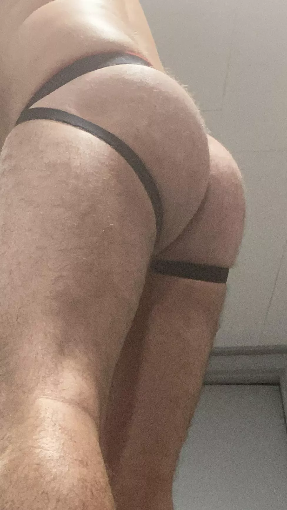 Papi jockstraps frame the 🍑 nicely.