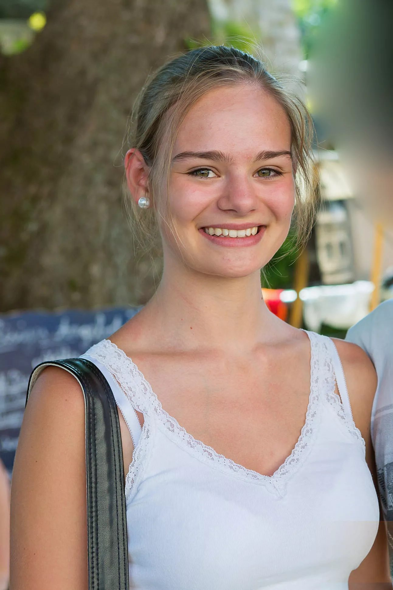 Pearl earring; pearly smile