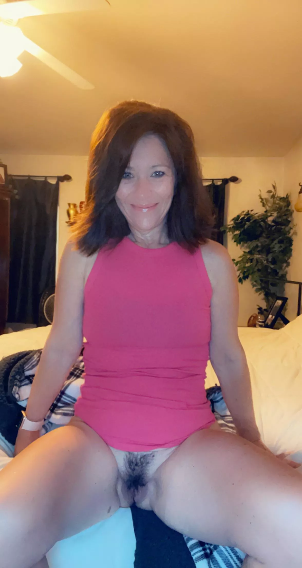 Petite amateur milf