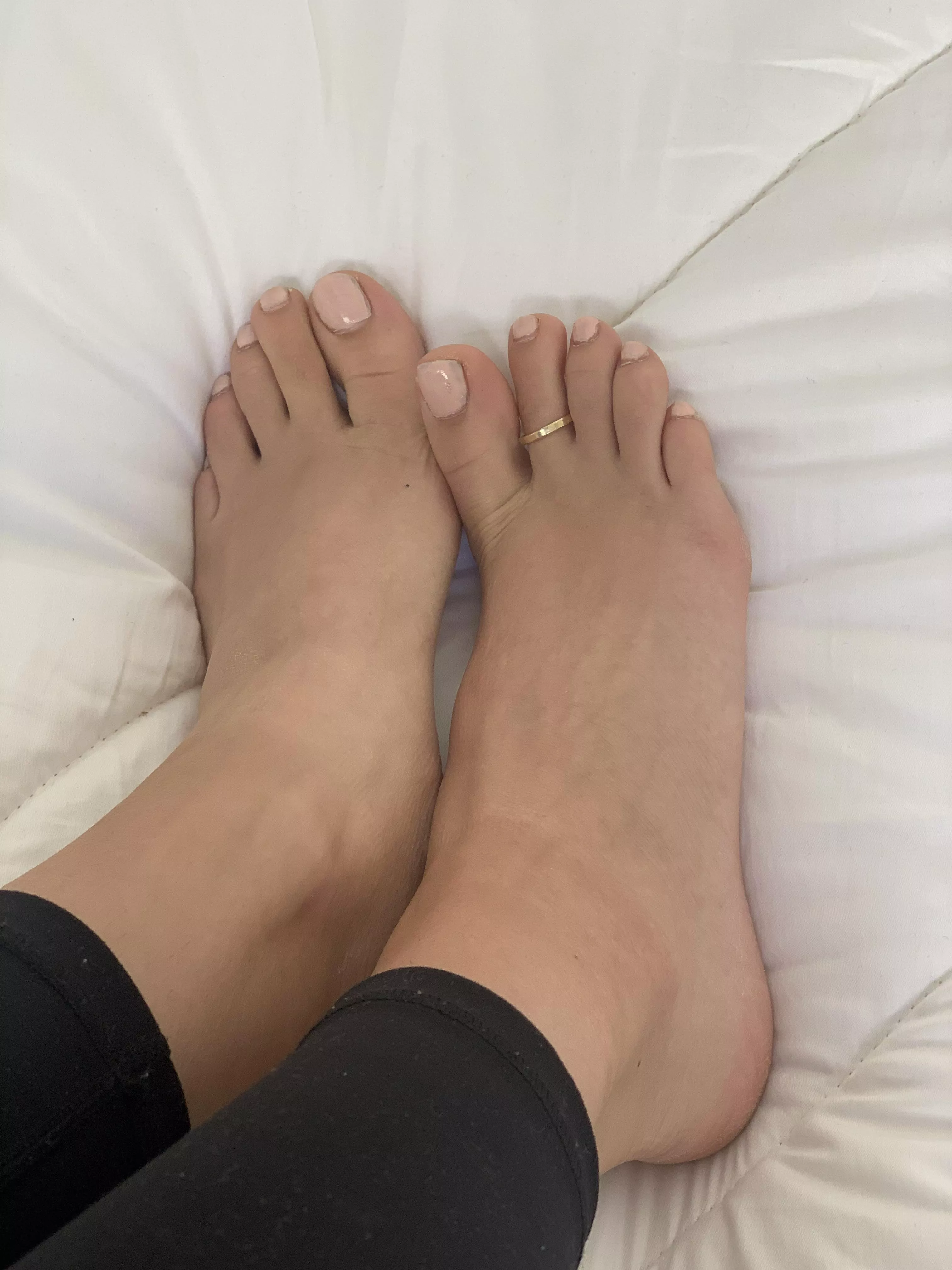 Petite feet and toes xxxx do you like toe rings ?