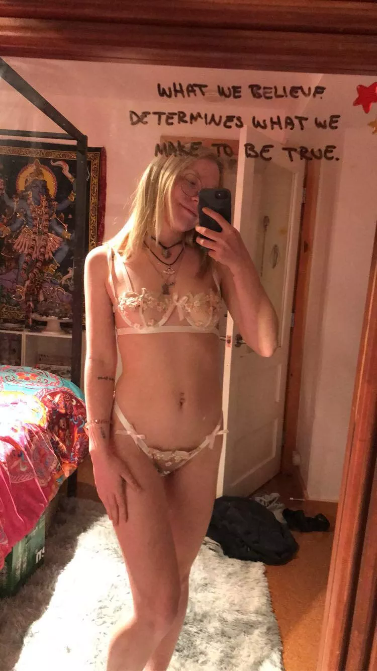 âœ¨Petite/Pale/Pierced/Alt/Hippie/21/CanadianðŸ’« Two High Quality posts daily on Onlyfans: @fairywitxh $8.88 a month for over 800 photos (nude/lewd/G+G)ðŸ¦‹message me and ask about OF benefits + custom contentâœ¨