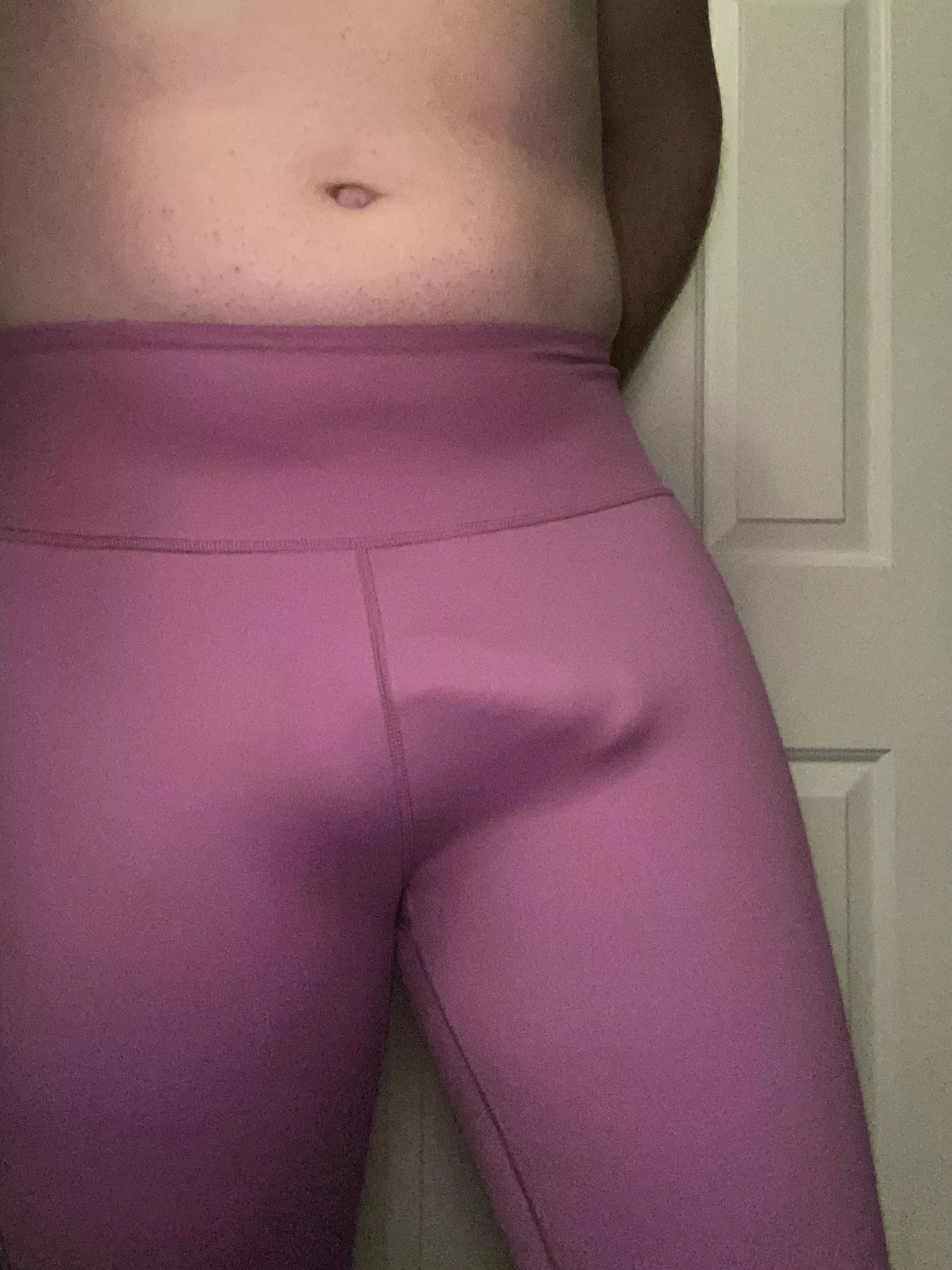 Pink leggings donâ€™t leave much to the imagination.