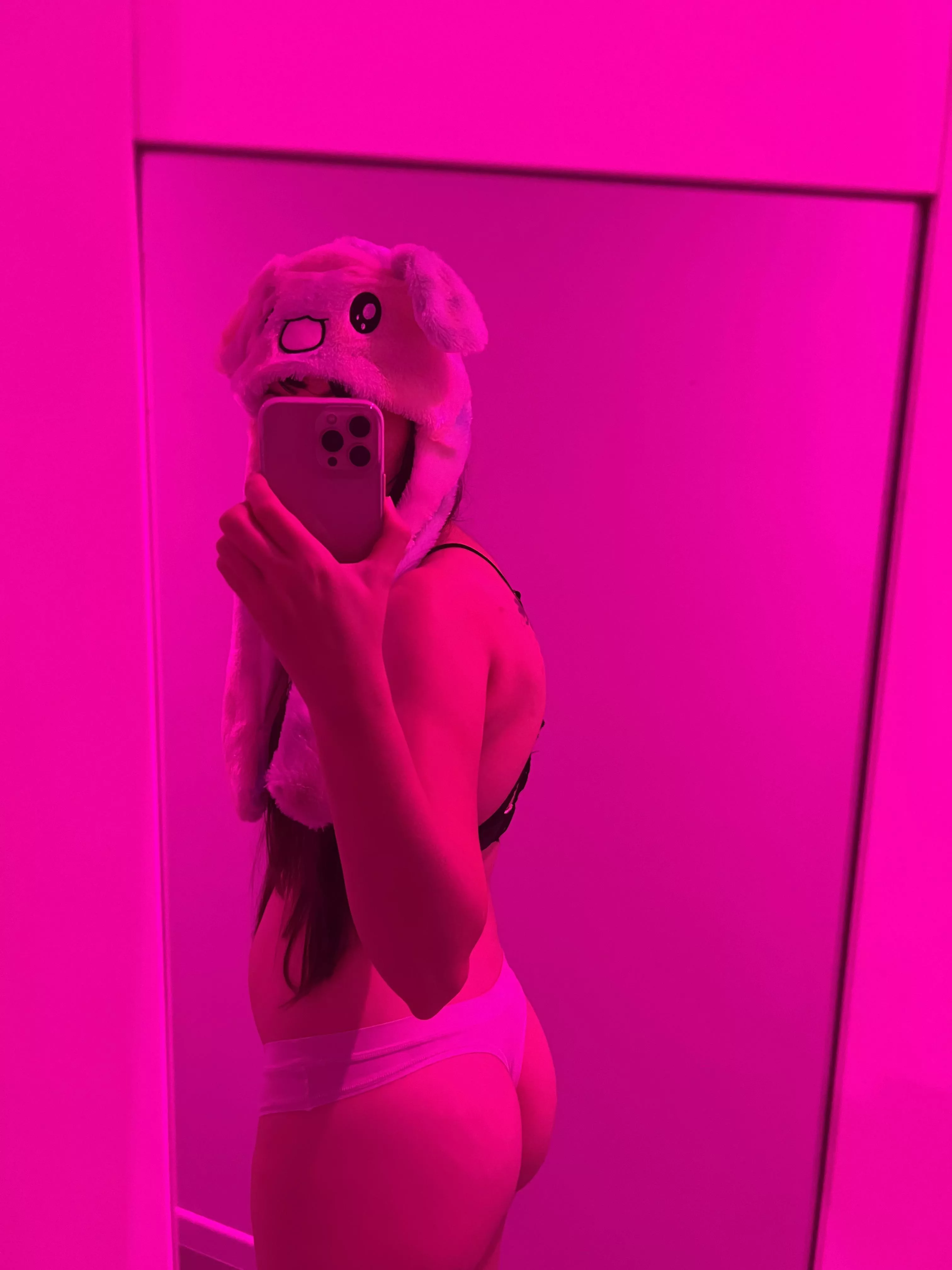 Pink sexy vibes. Sexy takes me to another whole new world. 😘😉😈💕