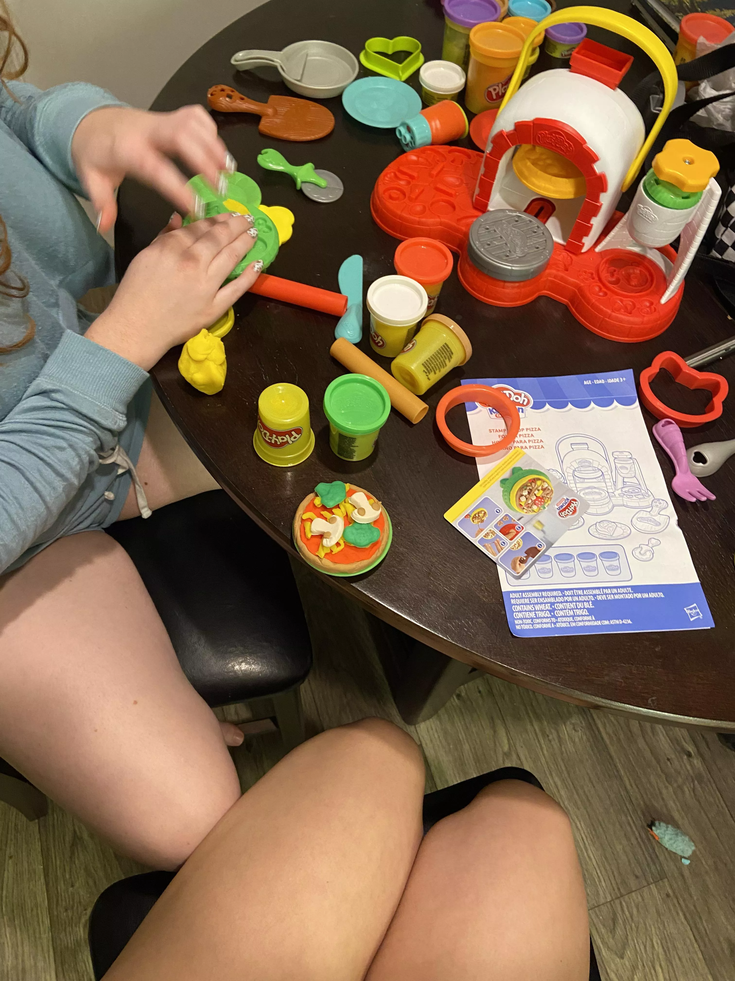 Playing with Play-doh with my girlfriend right now! ðŸ’—