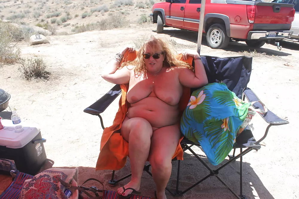 Plump blonde nude in the desert