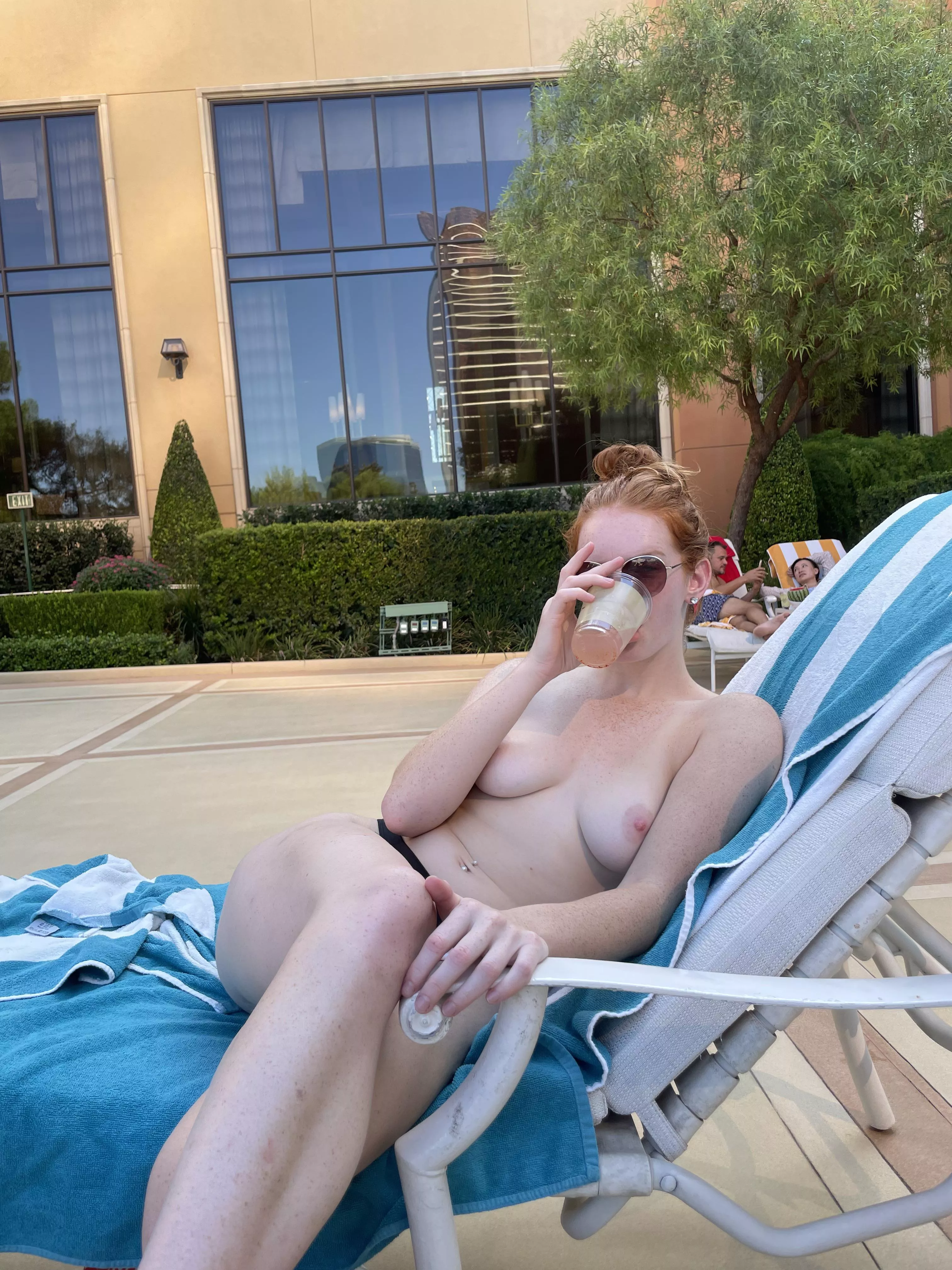 Poolside (f)un 🥰