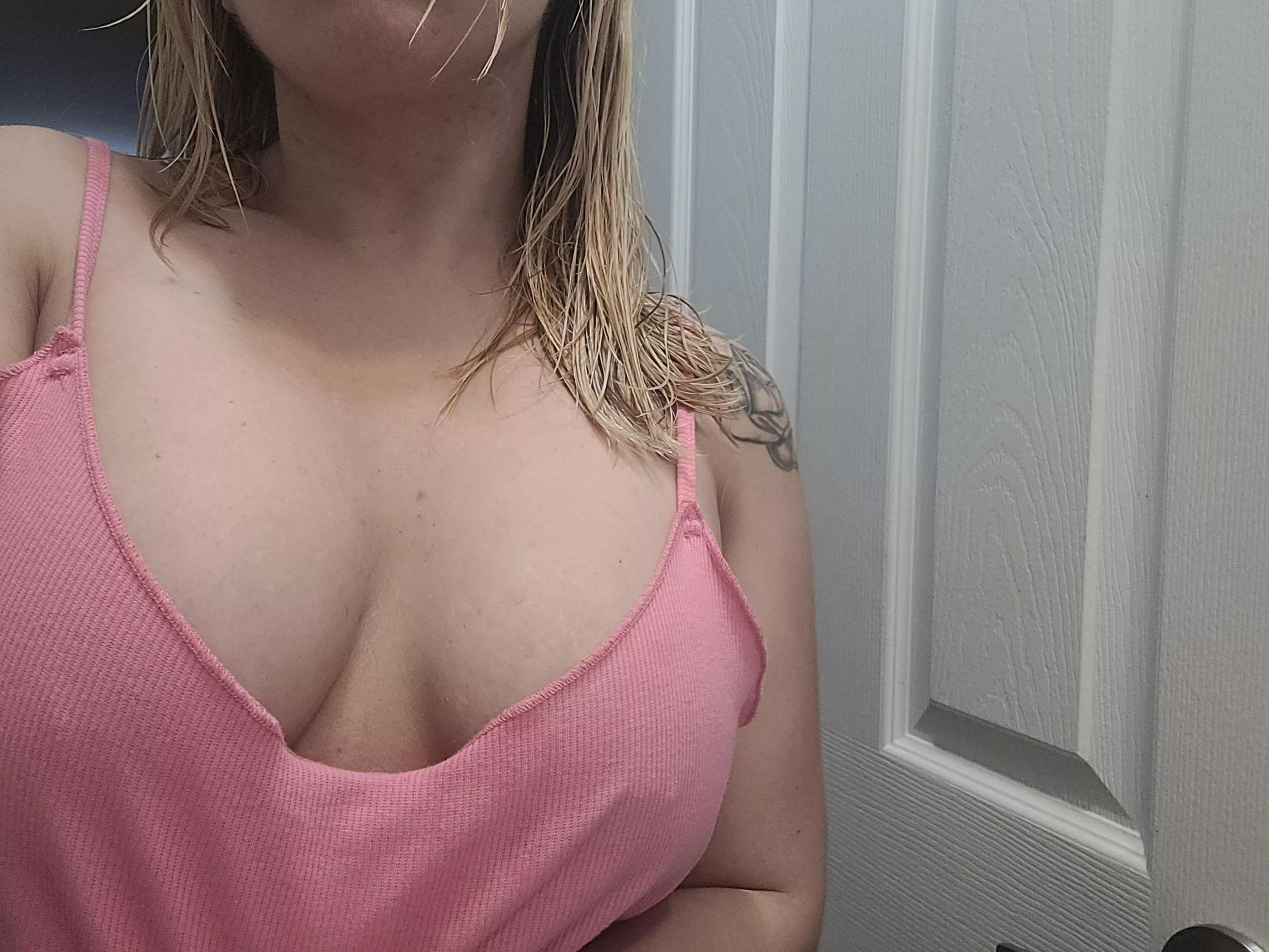 Post shower cleavage💦