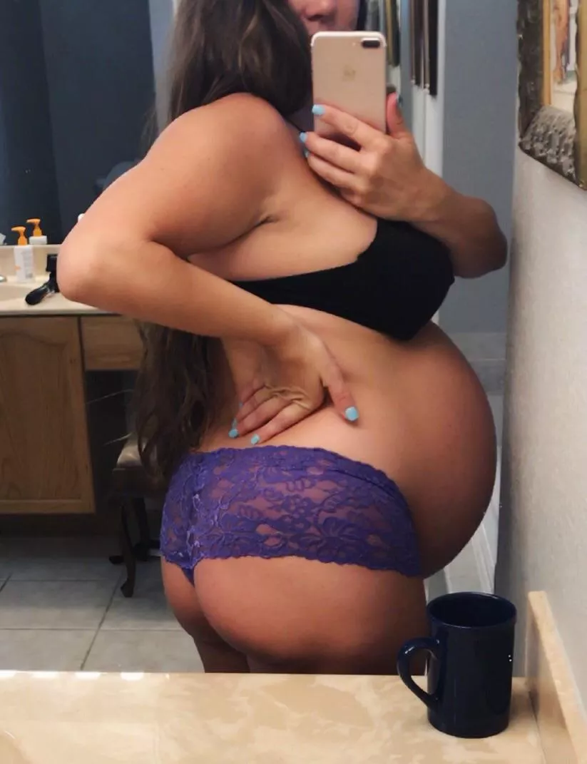 Pregnancy gave me an ass for the first time in my life 🤣💕