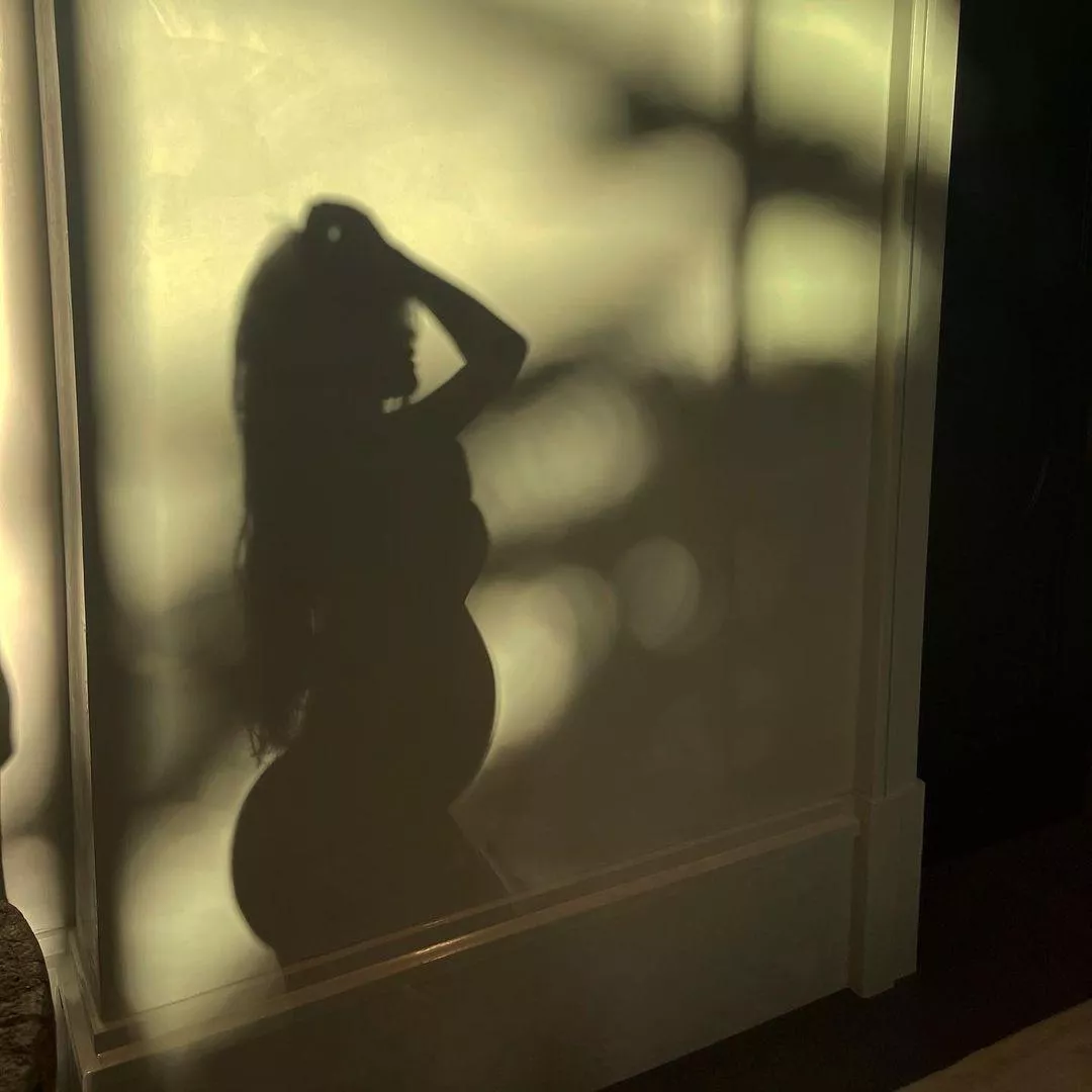 pregnant silhouette