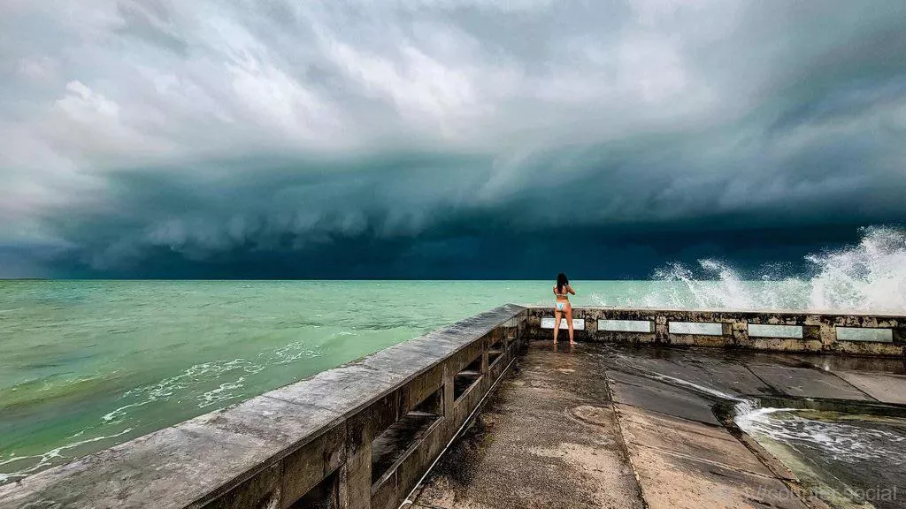 PsBattle: hurricane Ida passing Key West on its way to the Gulf.