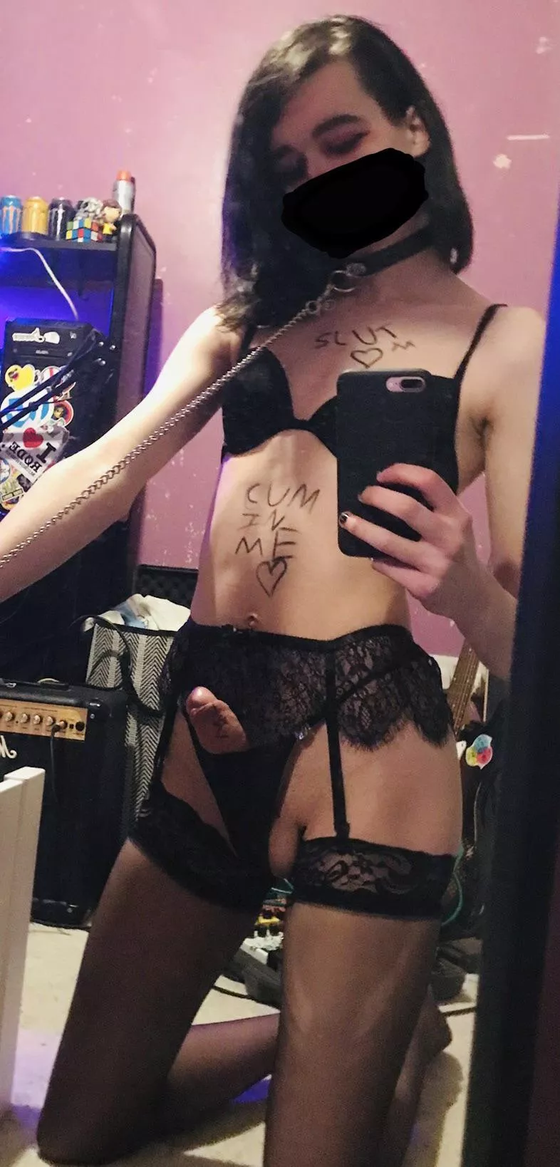 Pull on my collar and fuck me 💕