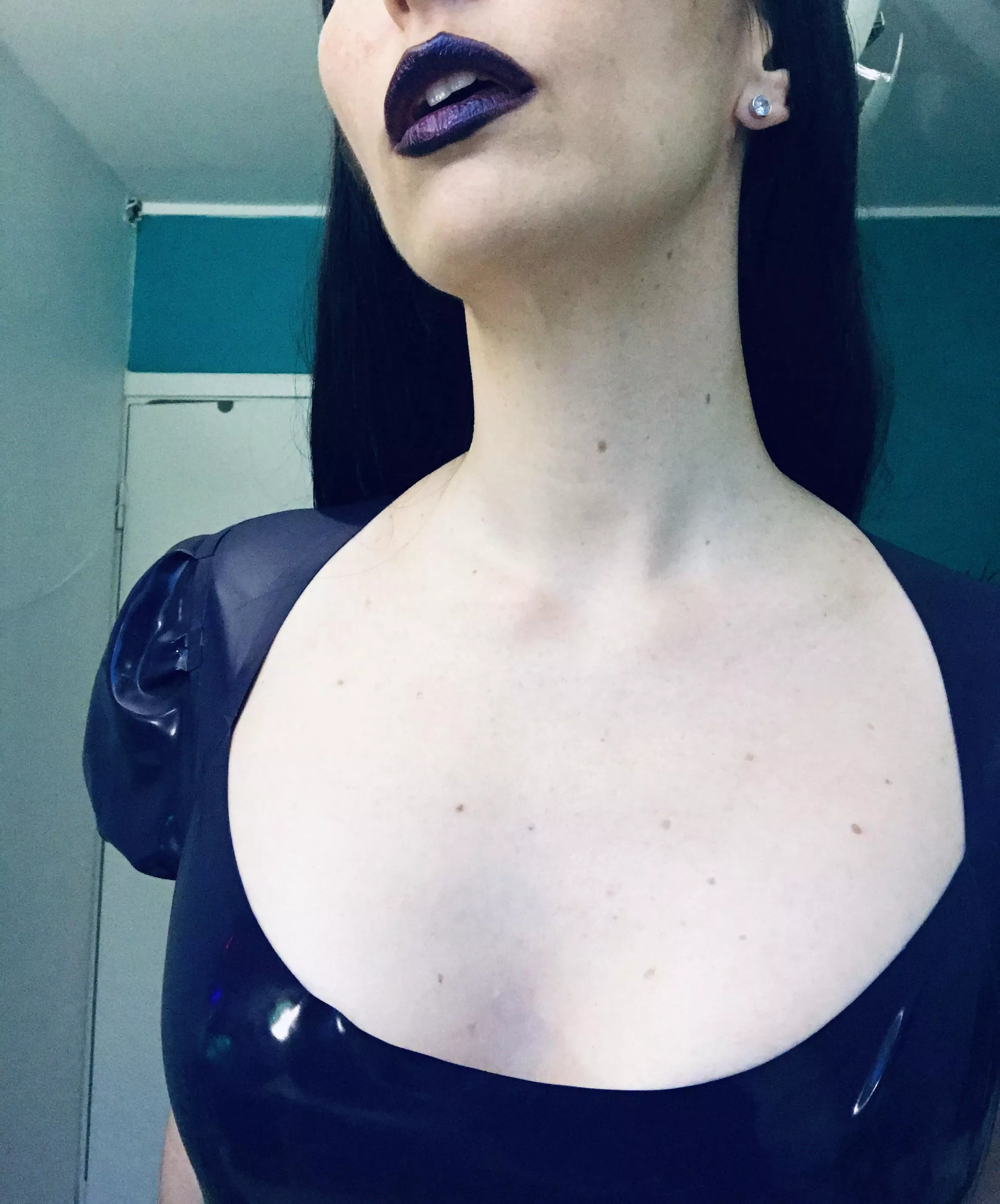 Purple latex dress and purple lips. ðŸ’œâœ¨ðŸ’‹