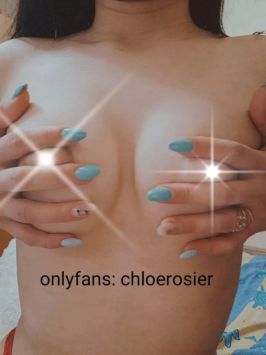 Queen Chloe... Mid 20's. Bisexual, dominant. Open for almost everything. Fetishes, dom-sub things, dick rating, solo photos vids, custom, toys, lingeries, open inbox and more ! Do not miss the 50% discount !