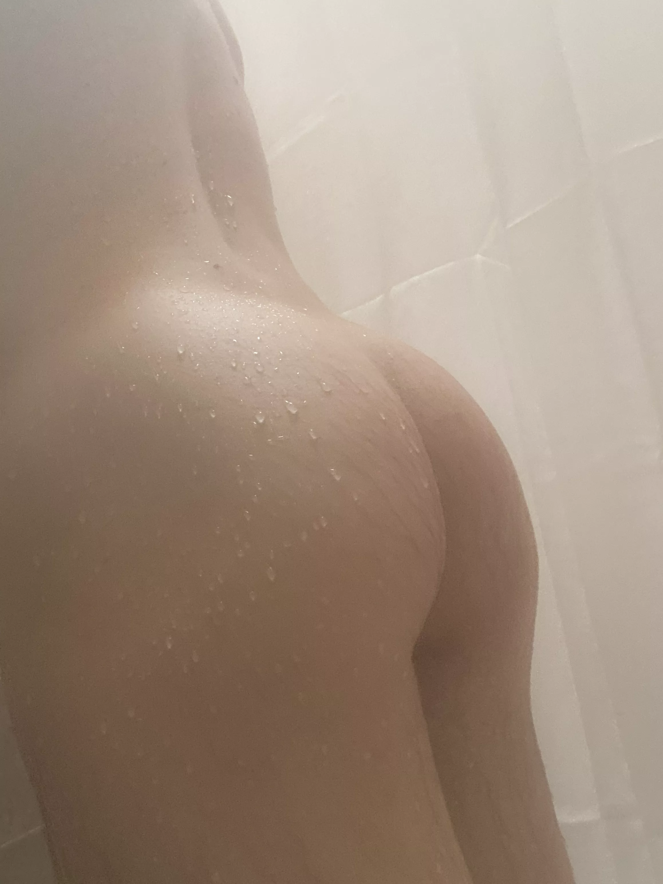 Ready to show you my, I guess bubble ðŸ¤” butt