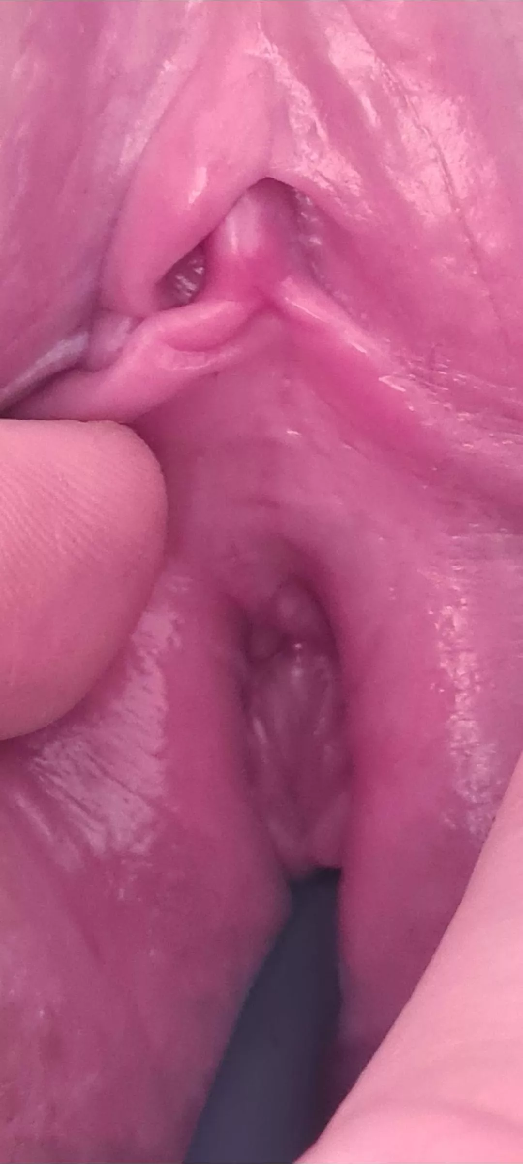 Really close close-up of her little clit ðŸ¤¤ðŸ¥µðŸ˜¼