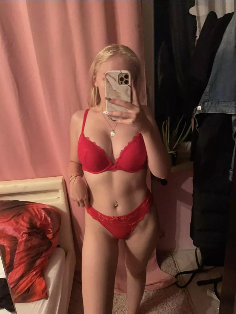 Red lingerie hits different!