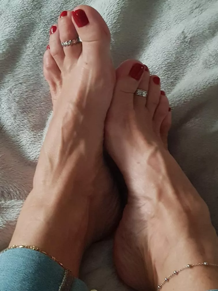 Red pedicure