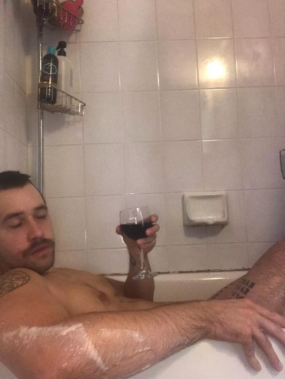 Red wine bathtubs time