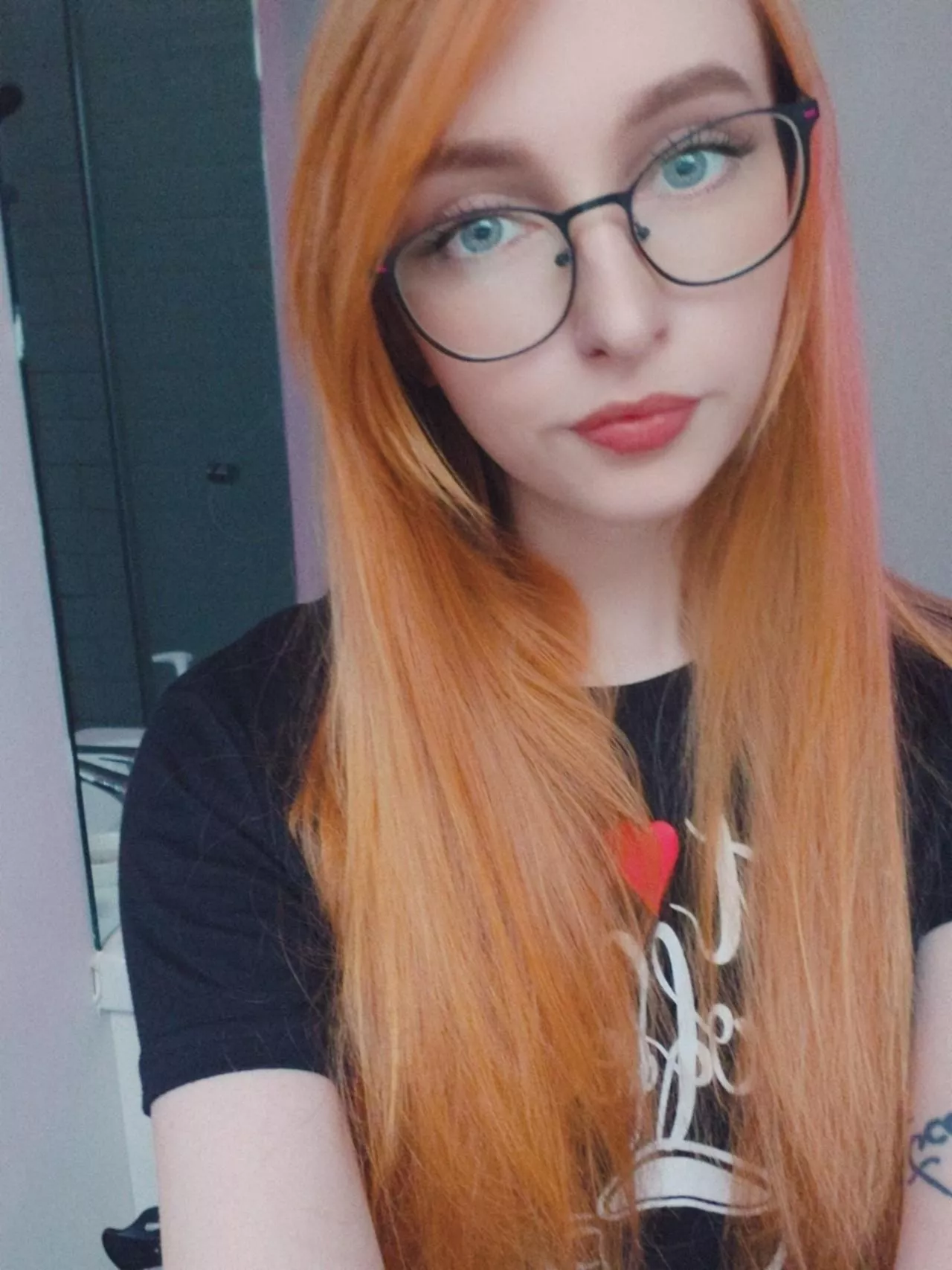 Redheads in glasses? 🤭 also the purple streak is from purple LEDs in the next room 😅