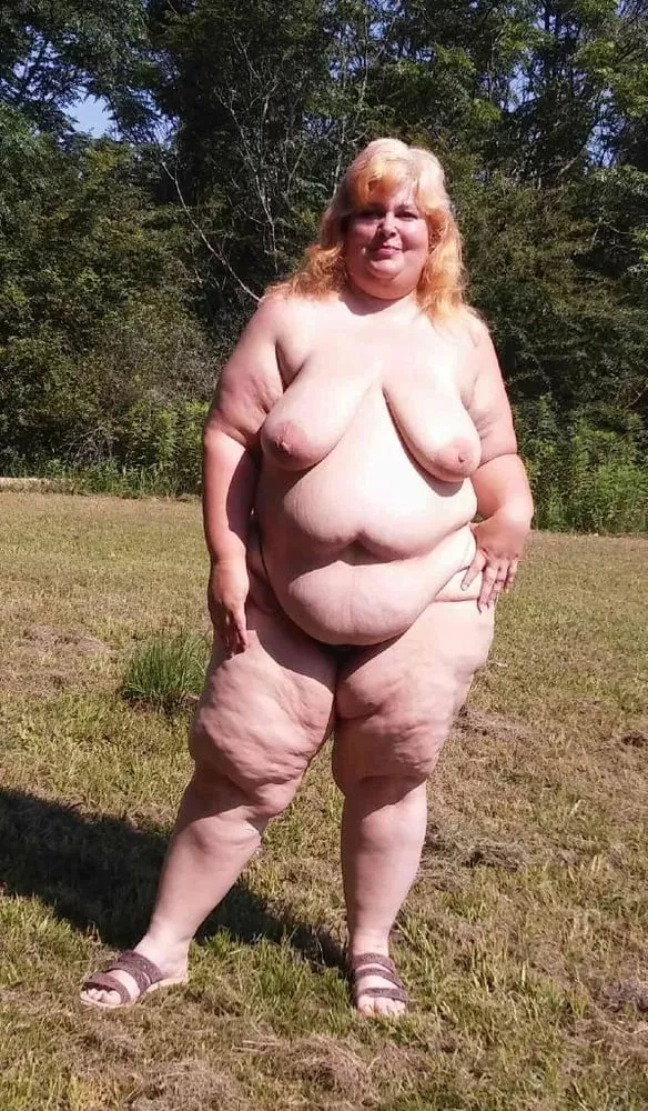 Retro shot of a blonde BBW nudist