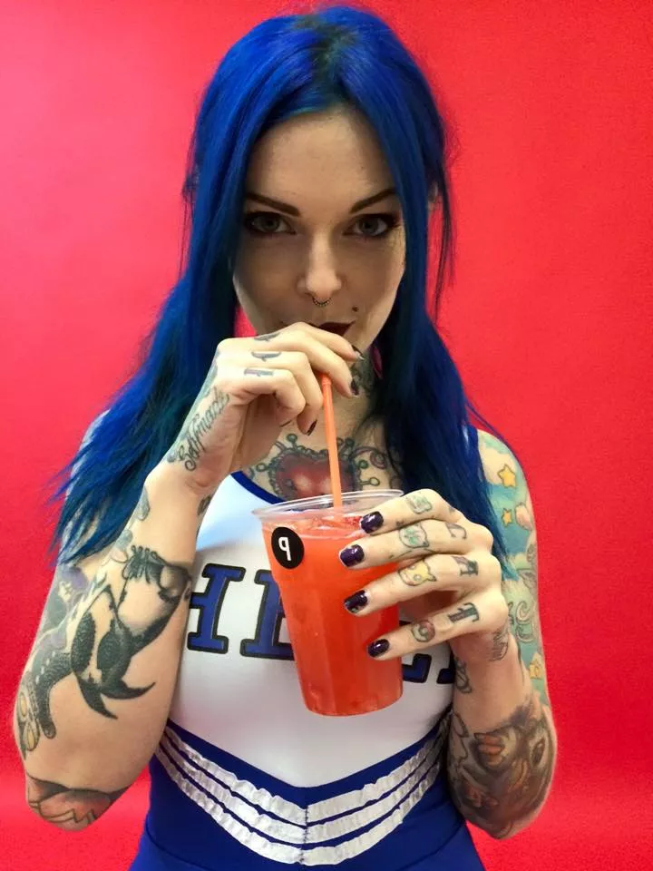 Riae in a cheerleader outfit is unbelievably hot, wish we could see more of her like this.