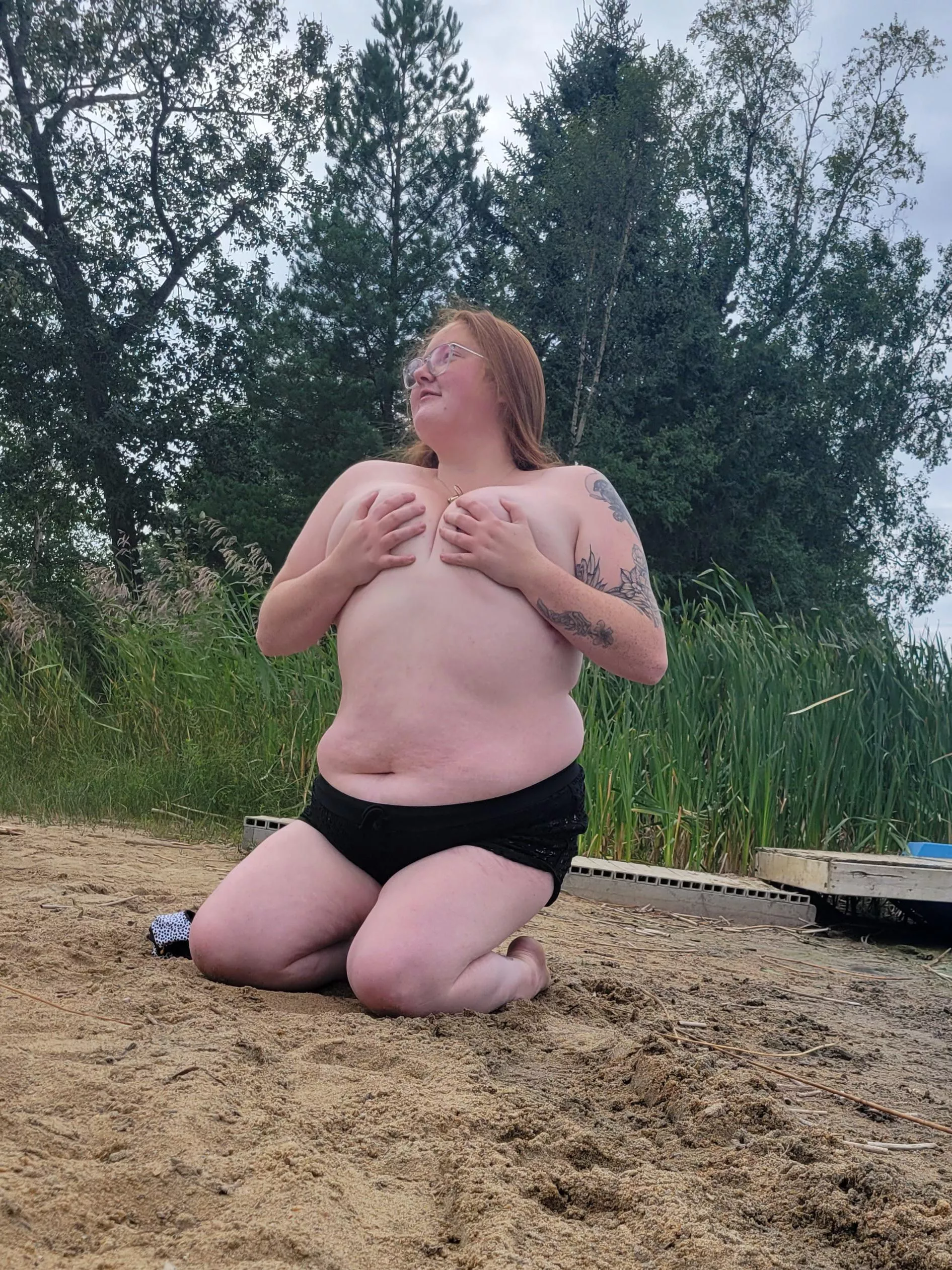 Risked the nudity on the public beach for this pic 🥰 was it worth it!? 💋