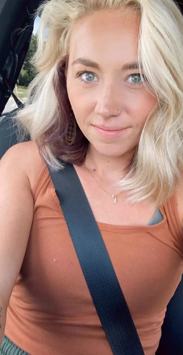 Road trip blonde