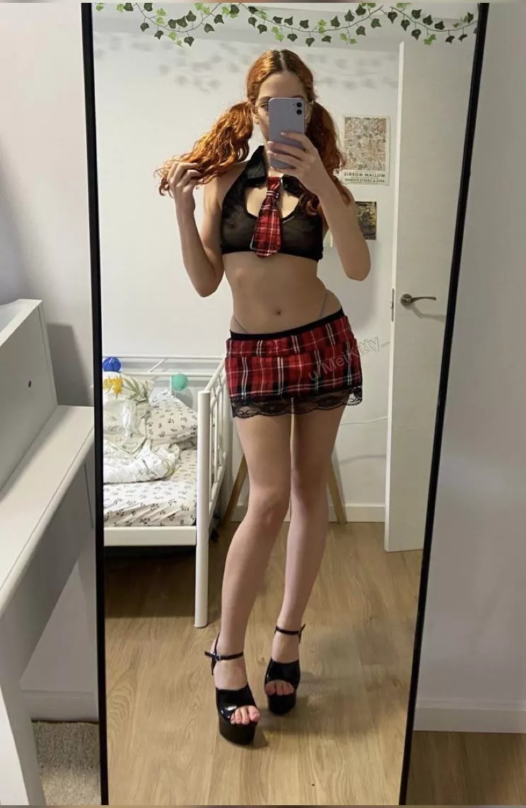 Rocking the schoolgirl with some extra spicy high heels 👠 [F]